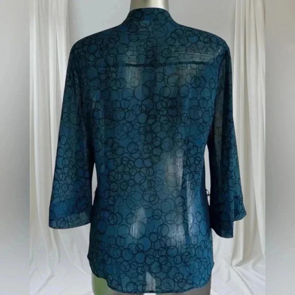 FREE 💟Cleo Printed Blue Button Down Blouse - Picture 3 of 10